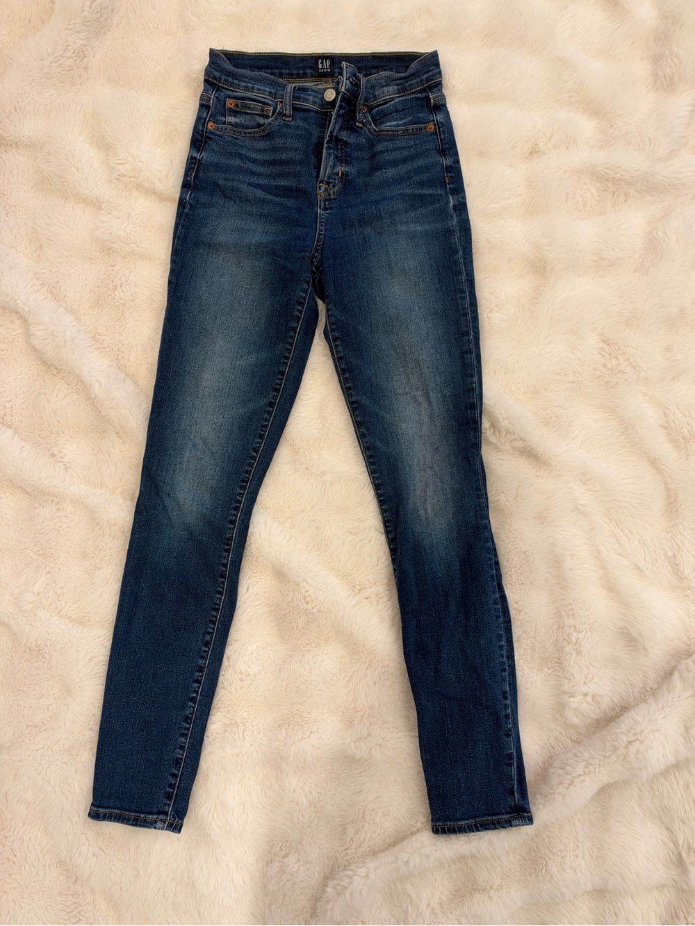 GAP Skinny Jeans in Dark Wash Blue